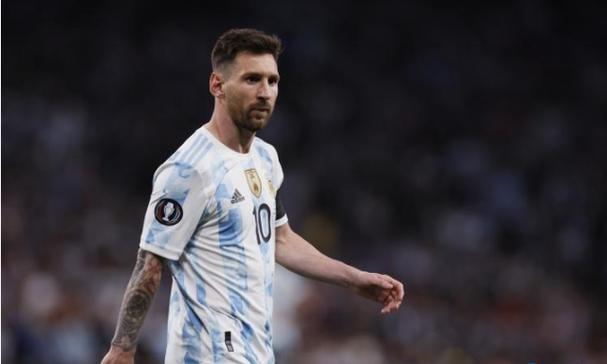 鹤峰芦坪秋韵浓 菊畔佳人醉秋光